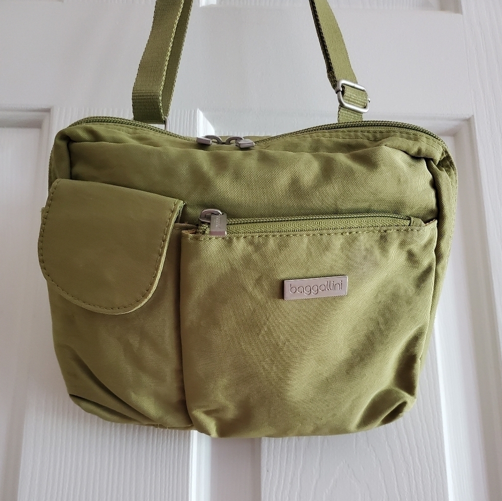 Baggallini crossbody bag Style Color Green With Yellow Interior